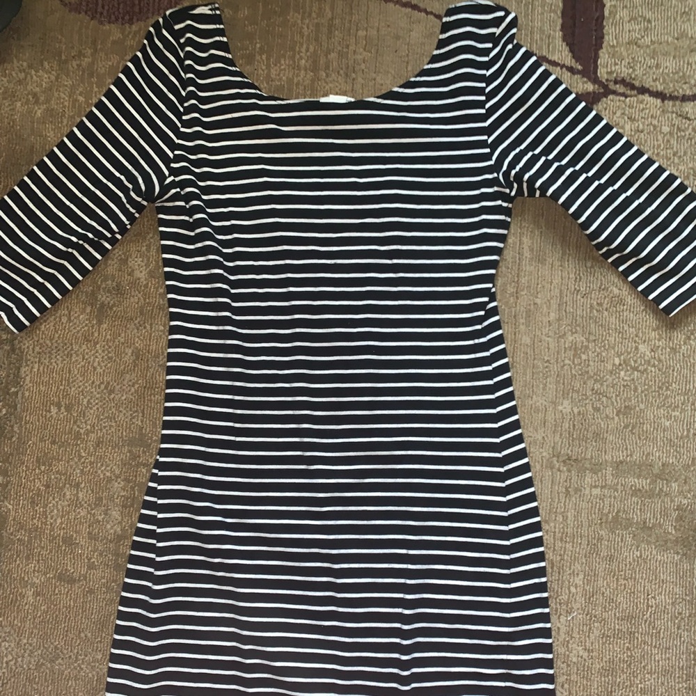 Quarter sleeve stripped dress